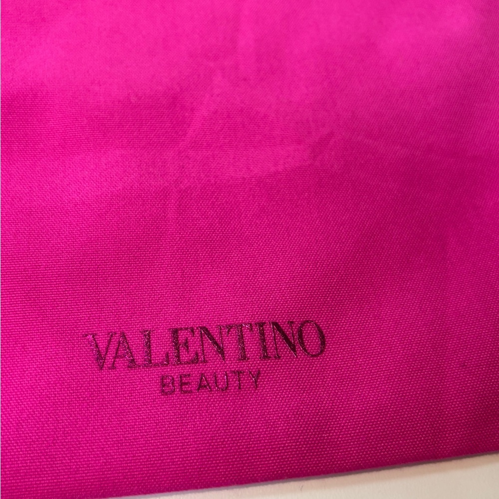 Fuchsia urban 3-piece bundle | Valentino Pink Tote w multi scarf + guitar Strap - Picture 7 of 8